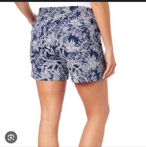 Briggs New York Blue and White Floral Women Shorts